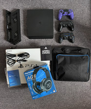 Console Sony PlayStation 4 CUH-2215B com (3) controles, fone de ouvido, estojo e MAIS comprar usado  Enviando para Brazil