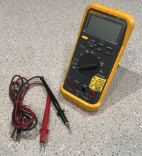 Pacchetto multimetro digitale usato Pacchetto multimetro digitale usato  Spedire a Italy