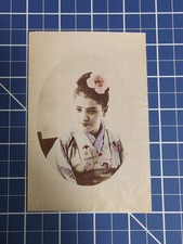 Usado, Meiji Japão retrato albumênmico colorido à mão 3,5x5,5 em mulher gueixa com flor comprar usado  Enviando para Brazil