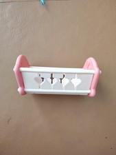 Berço de Casa de Bonecas Fischer Price 1993 China Rosa e Creme comprar usado Berço de Casa de Bonecas Fischer Price 1993 China Rosa e Creme comprar usado  Enviando para Brazil