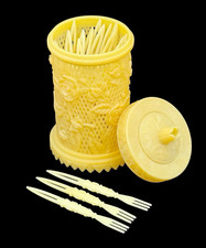 Soporte para aperitivo palillo de dientes de celuloide tallado floral filigrana vintage con 30 tenedores segunda mano  Embacar hacia Mexico
