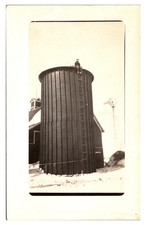 CARTÃO POSTAL ANTIGO FOTO REAL HOMEM SENTA EM SILO NO INVERNO comprar usado  Enviando para Brazil