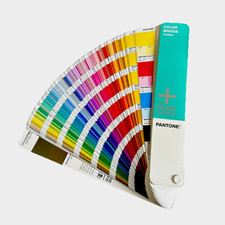 Usado, Livro de referência de cores revestido de ponte guia de cores PANTONE Formula. Série Plus comprar usado  Enviando para Brazil
