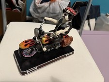 Usado, Escultura aposentada Danbury Mint Bad to the Bone Boston Terrier cachorro em motocicleta comprar usado  Enviando para Brazil