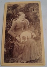 Fotografia fina CDV do século XIX senhora sentada com cachorro Jack Russell Terrier na colo comprar usado  Enviando para Brazil