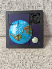 Quebra-cabeça Slide Vintage DaMert Company 3D • Earth Moon | 1993 3x3 Anos 90 comprar usado Quebra-cabeça Slide Vintage DaMert Company 3D • Earth Moon | 1993 3x3 Anos 90 comprar usado  Enviando para Brazil