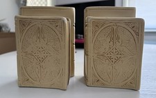 Vintage 1940's Coventry Ware Bookends Chalkware Gesso Livro em Forma de Decoração à Mão comprar usado  Enviando para Brazil