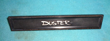 1970-72 PLYMOUTH DUSTER PORTA INTERIOR ESPANADOR PLACA DE NOME EMBLEMA #3499375 MUITO BOM ESTADO ORIGINAL comprar usado  Enviando para Brazil