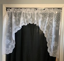 Cortina de Natal de renda branca 40"Lx36"L com flocos de neve e design de arco vento comprar usado  Enviando para Brazil