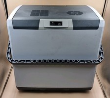 Gear 28l cooler for sale  NEWARK