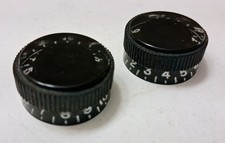 2 botões de guitarra vintage anos 80 Peavey Patriot Foundation Dyna baixo tom de aderência de borracha comprar usado 2 botões de guitarra vintage anos 80 Peavey Patriot Foundation Dyna baixo tom de aderência de borracha comprar usado  Enviando para Brazil