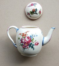 Mennecy. théière couverte d'occasion  Chantilly