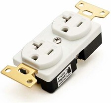 Oyaide wall outlet d'occasion  Expédié en France