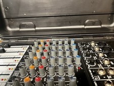 Mixer BEHRINGER XENYX -1204USB em SKB i-series estojo de estrada com slots de cabo, usado comprar usado  Enviando para Brazil