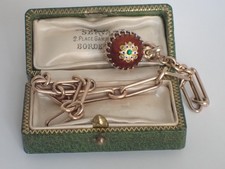 Beau bracelet breloque d'occasion Beau bracelet breloque d'occasion  Chantelle