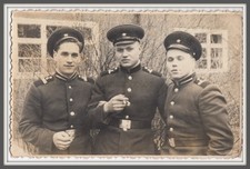 Usado, 1961 Soldados fumando cigarros Bonitos meninos meninos exército soviético foto antiga comprar usado  Enviando para Brazil