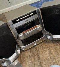 Philips Mini Sistema Estéreo Hi-Fi Trocador de 3 CD Rádio AM/FM + Alto-falantes – Cassete, usado comprar usado Philips Mini Sistema Estéreo Hi-Fi Trocador de 3 CD Rádio AM/FM + Alto-falantes – Cassete, usado comprar usado  Enviando para Brazil