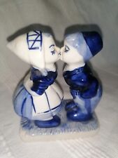 Petit couple embrassant d'occasion  Vienne