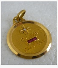 Pendentif médaille amour d'occasion  Brive-la-Gaillarde