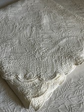 Colcha de Cobertura Matelasse Marfim Branco Floral Bordas Recortadas Portugal King comprar usado Colcha de Cobertura Matelasse Marfim Branco Floral Bordas Recortadas Portugal King comprar usado  Enviando para Brazil