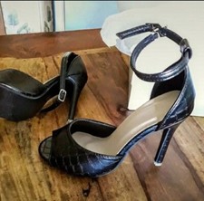 Scarpe donna nere usato  Italia