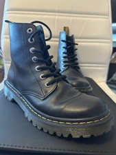 Botas pretas com cadarço Dr. Martens Air Wair, EUA femininas tamanho 7, Reino Unido 5 UE 28 comprar usado  Enviando para Brazil