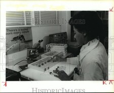 1986 Press Photo virologista Yvonne Randle no laboratório do condado de Harris comprar usado  Enviando para Brazil