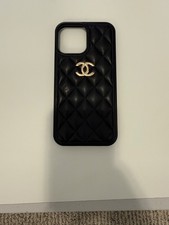 iPhone 13 Pro Max chanel preto com capa logotipo dourado comprar usado  Enviando para Brazil