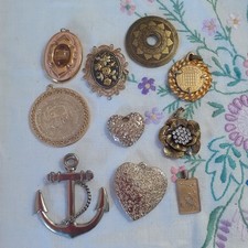 Costume jewellery pendants for sale  ASHBY-DE-LA-ZOUCH