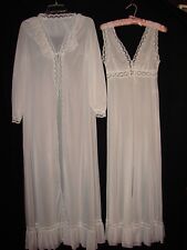 Vintage White Vanity Fair Nightgown /Robe  Peignoir Set size 32 Small wedding comprar usado  Enviando para Brazil