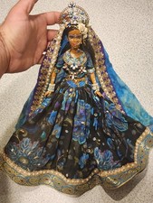 Boneca Gopi Nandini Zaldivar de Luxo OOAK - Queen Kalindi Dwarka Série 1 de 1 Uau! comprar usado Boneca Gopi Nandini Zaldivar de Luxo OOAK - Queen Kalindi Dwarka Série 1 de 1 Uau! comprar usado  Enviando para Brazil