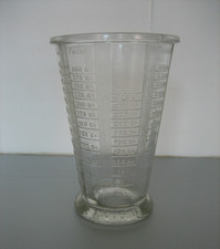 Ancien verre gradué d'occasion  Neuville-aux-Bois