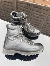 Altberg defender boots for sale  CHISLEHURST