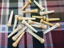 Lote de Luthier ~Guitarra acústica vintage profunda de plástico pinos de ponte antigos, cordas comprar usado  Enviando para Brazil