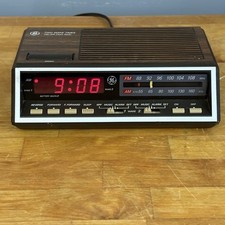 Rádio despertador vintage General Electric GE modelo 7-4616B dois tempos de despertar FM/AM comprar usado Rádio despertador vintage General Electric GE modelo 7-4616B dois tempos de despertar FM/AM comprar usado  Enviando para Brazil