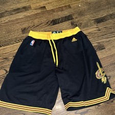 Clevland cavaliers shorts d'occasion  Expédié en Belgium