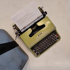 Macchina scrivere olivetti usato  Italia