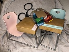 Mesas escolares Our Generation azul água e rosa academia incrível com acessórios comprar usado  Enviando para Brazil