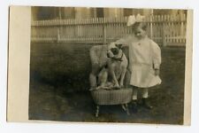 Jovem menina com cachorro na cadeira fotografia vintage no cartão postal RPPC comprar usado  Enviando para Brazil