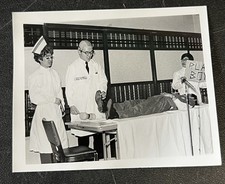 Playboy asiático pé médico massagem cílios enfermeira vintage foto instantânea P&B comprar usado Playboy asiático pé médico massagem cílios enfermeira vintage foto instantânea P&B comprar usado  Enviando para Brazil