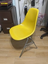Cadeira Lateral Vintage Eames Herman Miller Concha de Fibra de Vidro Amarela Meio Século Mod comprar usado  Enviando para Brazil