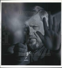Foto de imprensa 1994 ex-policial Edward Nowicki demonstra spray de pimenta comprar usado  Enviando para Brazil