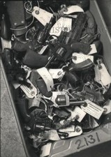 Armas e rifles usados em homicídios e roubos 1988 Press Photo - mjb49881 comprar usado  Enviando para Brazil