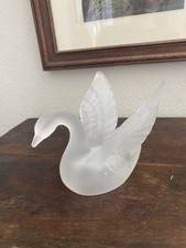 Estatueta de cisne vintage de vidro acetinado fosco meados do século cisne de vidro comprar usado  Enviando para Brazil