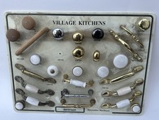 Botões e puxadores de ferragens de armário de cozinha Village display antigo de porcelana comprar usado  Enviando para Brazil