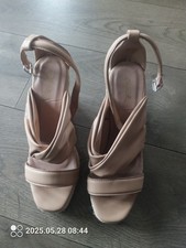 Woman size sandles for sale  Levittown