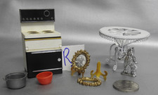 P6. VINTAGE MINIATURA CASA DE BONECAS FOGÃO MESA DE METAL 2X CAVALETES 2X MOLDURAS comprar usado  Enviando para Brazil