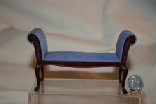 Banco miniatura para casa de bonecas janela ou extremidade de cama azul tufado tecido azul 1:12 comprar usado  Enviando para Brazil