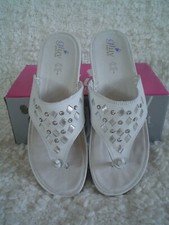 White gluv feet for sale  ENFIELD