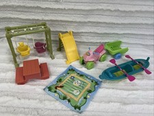 Conjunto de balanço FP Loving Family casa de bonecas, escorregador, cobertores de piquenique, quadriciclo com carrinho, caiaque comprar usado  Enviando para Brazil